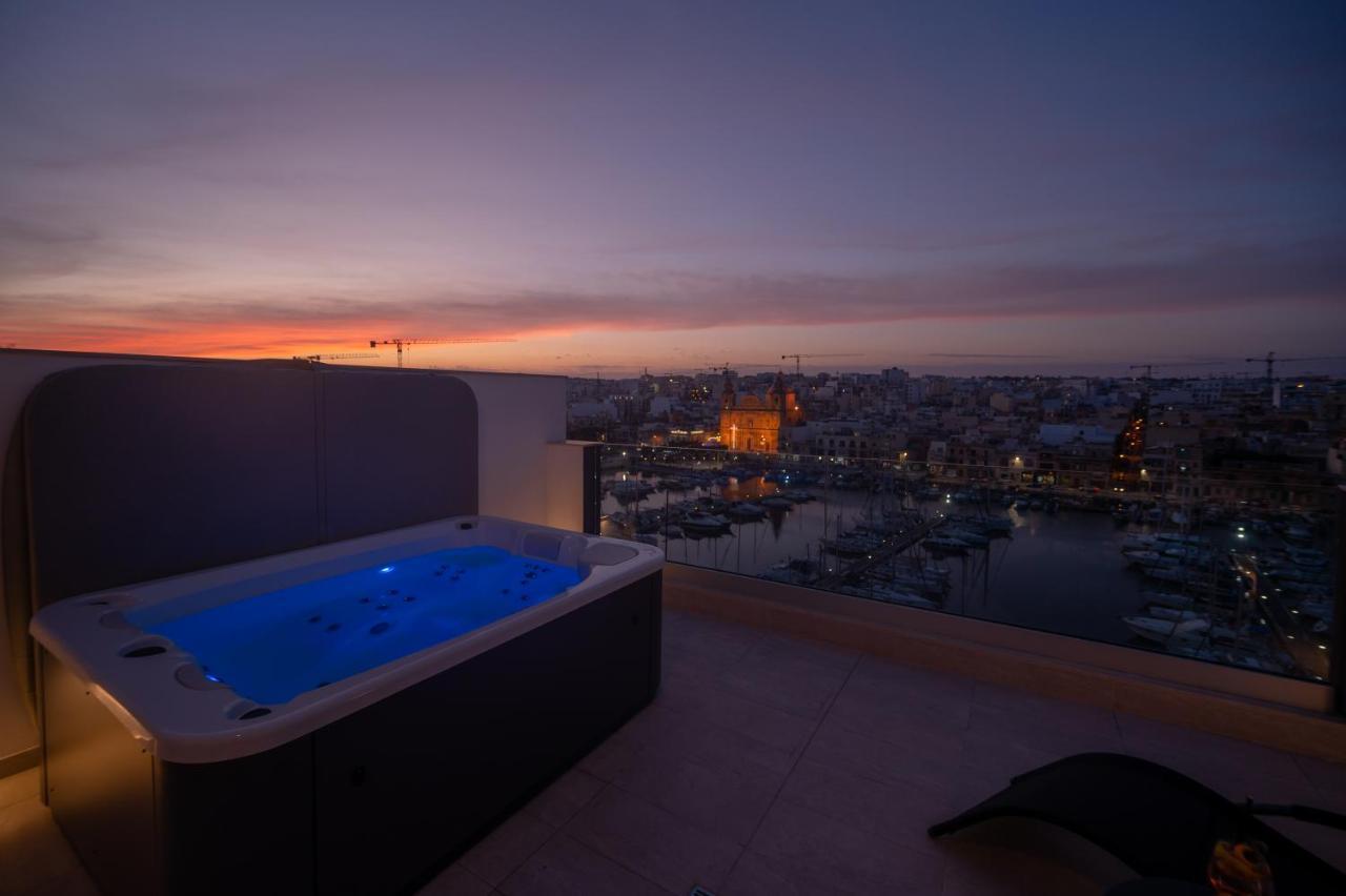 The Address Seafront Suites With Hot Tub Pietà Exterior foto
